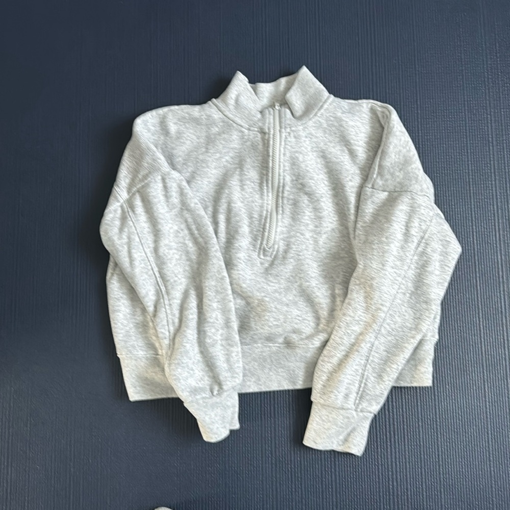 Fabletics 1/2 zip pullover sweatshirt, light Heather gray, medium, EUC
